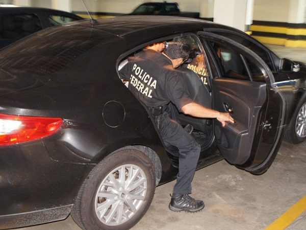 Suspeito foi levado para autuação na superintendência da PF, no bairro de Lagoa Nova, onde ele preferiu ficar em silêncio — Foto: PF-RN/Divulgação