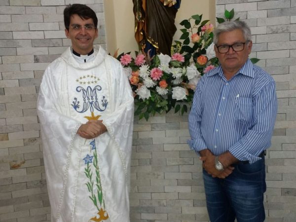 Padre Emanuel Medeiros e o vereador José da Noite na abertura da Festa (Foto: Divulgação)