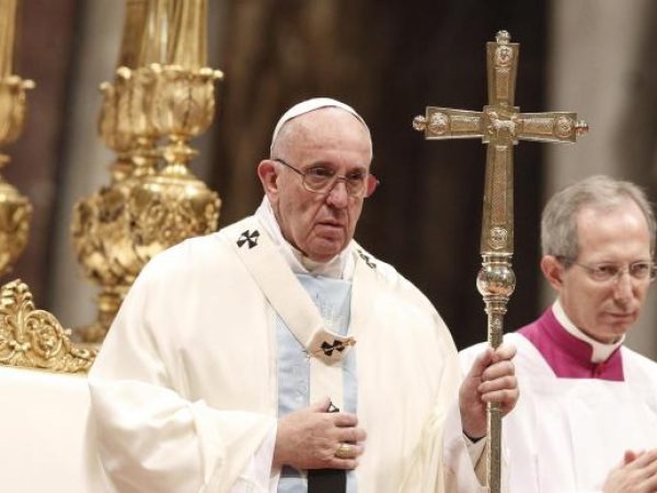 Pontífice fez pedido em última oração do Angelus de 2019 — Foto: Agência Lusa/EPA/Giuseppe Lami/Direitos reservados