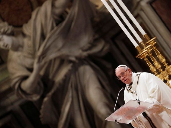 Papa conduziu neste domingo a tradicional missa da Solenidade da Epifania do Senhor — Foto: Reuters