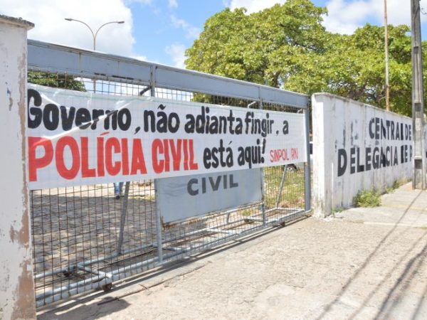 Delegados de polícia decidiram manter a mobilização que iniciaram esta semana — Foto: José Aldenir / Agora RN