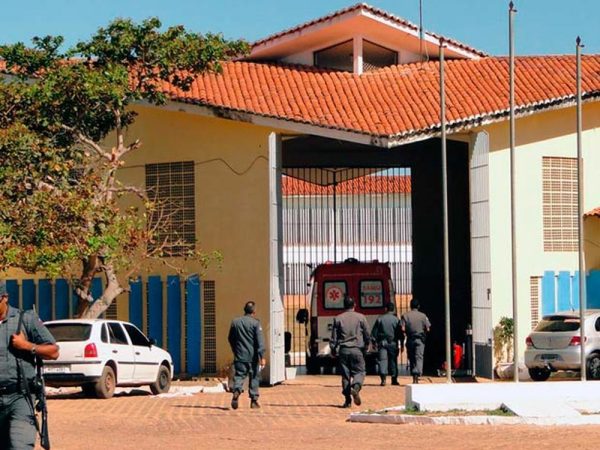 Coordenador foi atingido por tiros quando fazia uma ronda na área de acesso da Penitenciária Estadual de Alcaçuz — Foto: Ricardo Araújo/G1