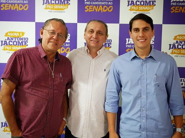Ex-prefeito Pepeu, Antônio Jácome e o prefeito Léo Lisboa (Foto: Divulgação)