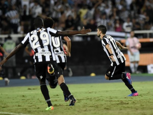 Rodrigo Pimpão comemorando gol - Foto: André Durão