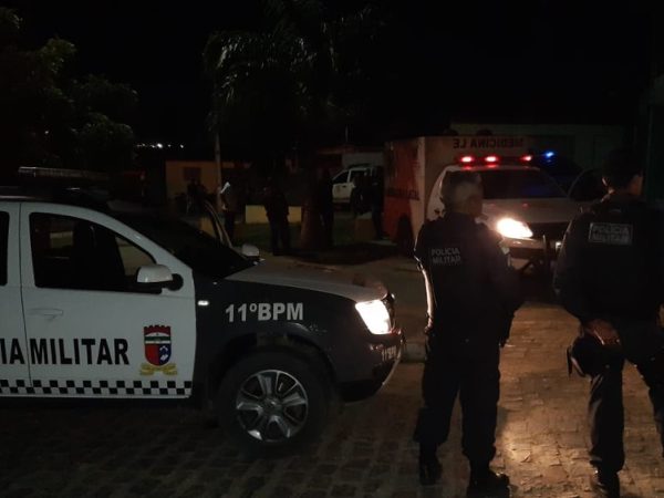 Polícia Militar e agentes do Itep foram ao local do crime — Foto: Sérgio Henrique Santos/Inter TV Cabugi