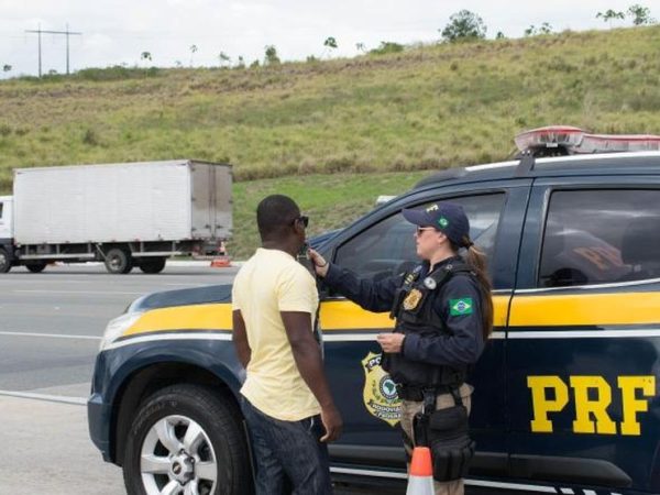 Operação da Polícia Rodoviária Federal em estrada da Bahia, em imagem de arquivo — Foto: Divulgação/PRF