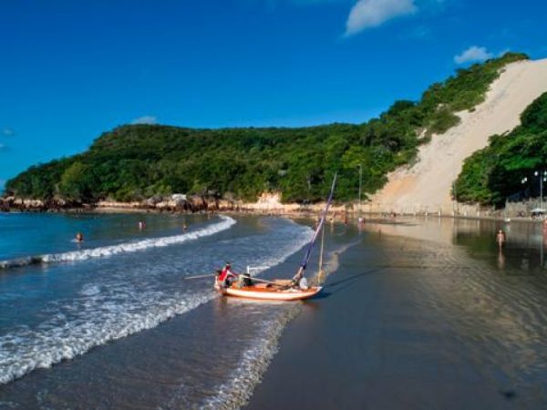 Além dos feriados, em 2020 terão quatro dias facultativos (imagem: Praia de Ponta Negra) — Foto: Divulgação/SETUR (RN)