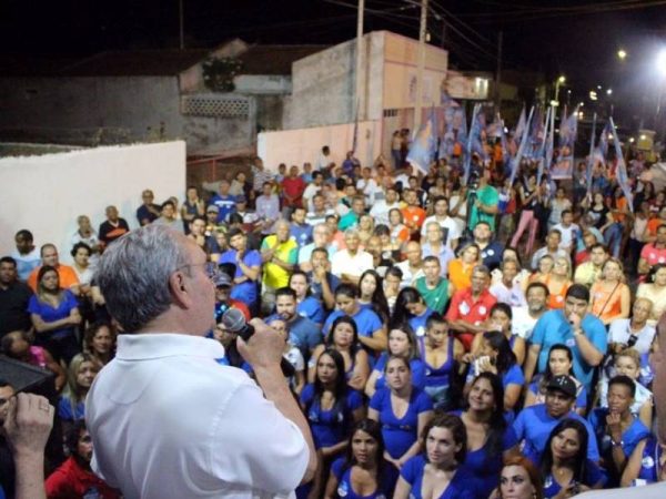 População aclama Geraldo Melo em mobilizações políticas. ( Foto: Assessoria )