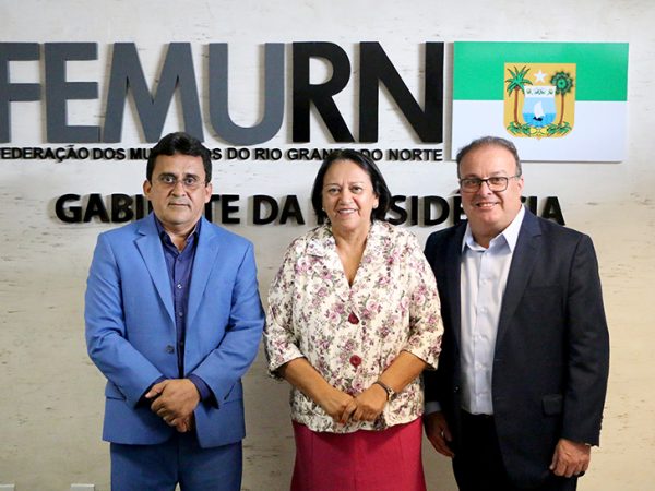 Fátima garantiu que vai cumprir a carta-compromisso elaborada pela FEMURN — Foto: Demis Roussos