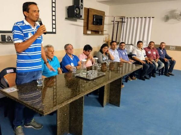 Prefeito Marcos do Manhoso elogia o candidato a deputado Federal João Maia. ( Foto: Assessoria )