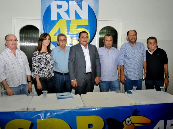 Presidente do PSDB no RN, Ezequiel Ferreira, ao lado de deputados tucanos (Foto: Arquivo/Divulgação)