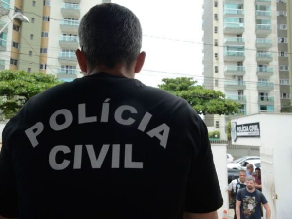 Operação quer evitar que continuem sendo confeccionados documentos de Registro Geral (RG) para criminosos foragidos da Justiça no RN — Foto: Tânia Rêgo/Agência Brasil