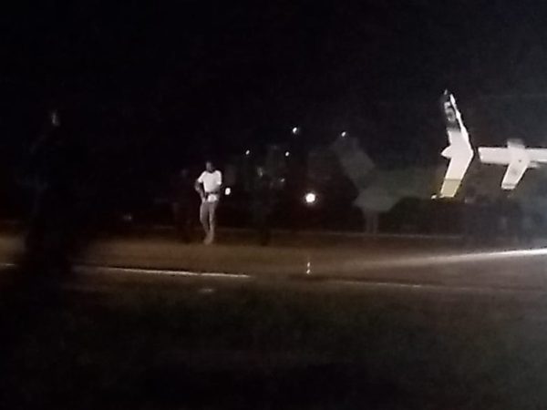 Presos chegaram em 2 helicópteros a Mossoró (RN), na noite desta quarta-feira (13). — Foto: Ivanúcia Lopes/Inter TV Costa Branca