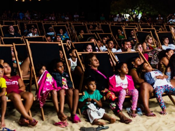 A novidade este ano, além da tela maior, foram as 500 espreguiçadeiras no lugar das tradicionais cadeiras (Foto: Divulgação)