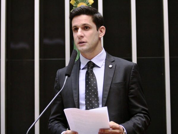 O reajuste da taxa foi tema de debates na sessão na Câmara dos Deputados (Foto: Sérgio Francês)