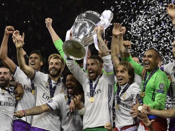 O Real Madrid é o primeiro time a conseguir o bicampeonato consecutivo da Liga dos Campeões - (Foto: Javier SORIANO/AFP)