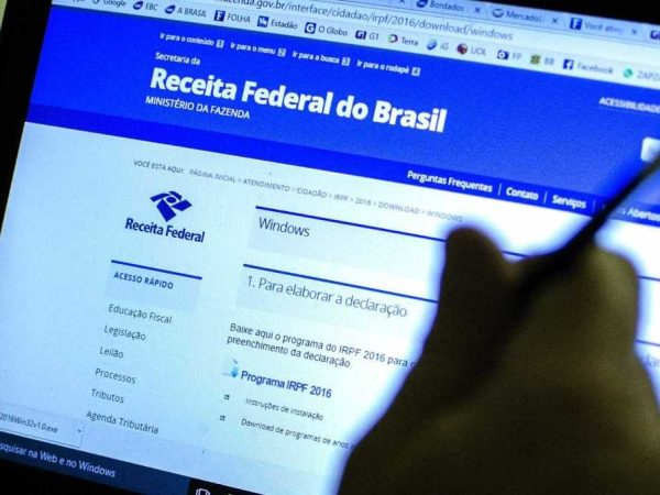 Ao todo, 1.142.680 pessoas receberão o dinheiro na conta-corrente informada no envio da declaração (Foto: © Marcelo Camargo/Agência Brasil)