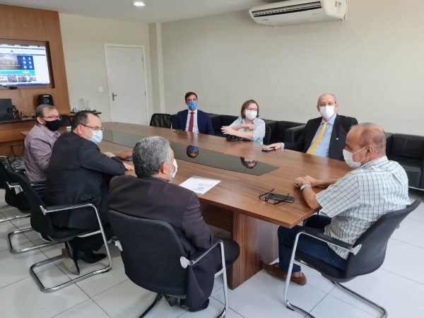 O CREMERN teve uma audiência com o prefeito de Parnamirim, Rosano Taveira. — Foto: Divulgação