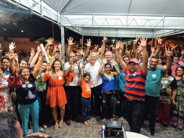 João Maia em reunião com os amigos do vereador Binho de Ambrósio na cidade de Parnamirim (Foto: Divulgação)