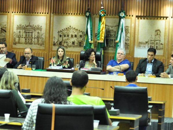Reunião da Comissão de Educação discutiu os atrasos na Prefeitura no pagamento dos terceirizados (Foto: Divulgação)