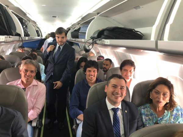 Governador do Rio Grande do Norte e prefeita de Mossoró partiram em voo de Recife para o município potiguar (Foto: Reprodução / Twitter)