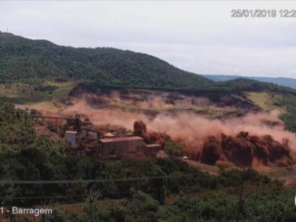 Imagens exclusivas mostram exato momento do rompimento da barragem em Brumadinho — Foto: Reprodução/TV Globo