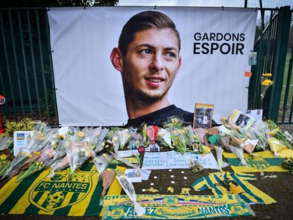 Jogador argentino morreu aos 28 anos no acidente aéreo enquanto viajava para o País de Gales — Foto: LOIC VENANCE / AFP