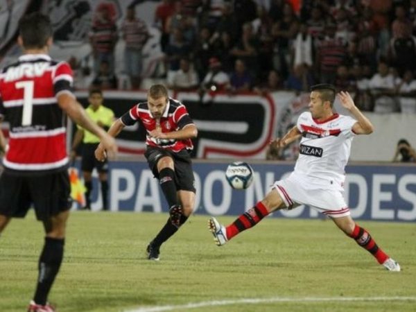 Santa Cruz entrou em campo precisando de apenas um empate para se garantir nas quartas de final da Copa do Nordeste - Divulgação