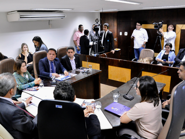O debate da reunião girou em torno da garantia de mais recursos orçamentários para a FAPERN e para a UERN (Foto: Eduardo Maia)