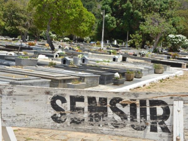 Em caso de óbito por Covid-19, o sepultamento será com a urna lacrada num cemitério público da capital — Foto: José Aldenir/Agora RN