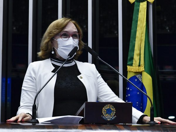 Zenaide Maia defendeu que os brasileiros se manifestem pelas eleições livres e pacíficas. — Foto: Agência Senado