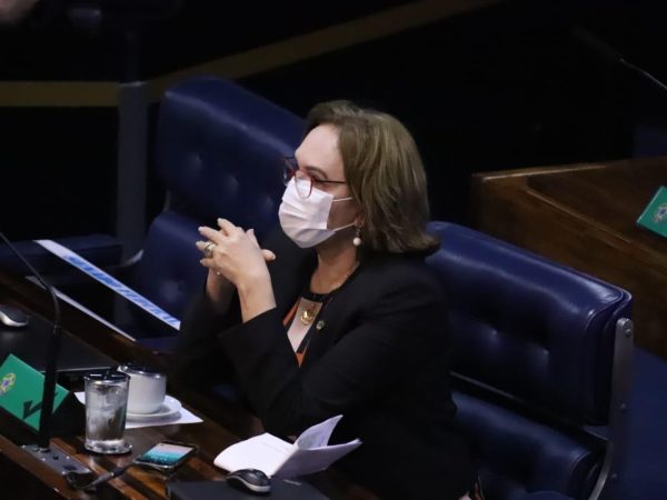 “A pandemia não acabou, mas o auxílio emergencial vai acabar”, destacou a senadora — Foto: Divulgação