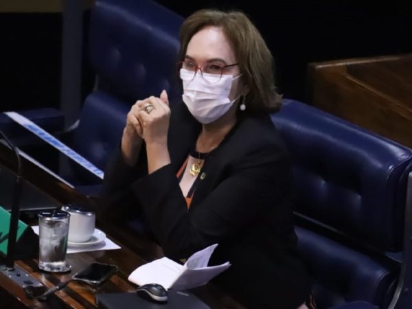 Senadora também denunciou o descumprimento da Lei que dá prazo para exames de detecção do câncer no SUS — Foto: Divulgação