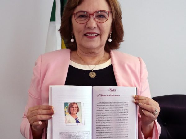 Para a senadora, uma presença feminina mais expressiva no parlamento e na política é algo urgente para o Brasil — Foto: Divulgação