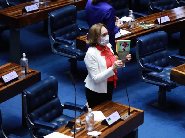 A senadora se manifestou no Senado e nas redes: “O governo odeia a Educação Pública!”. — Foto: Senado Federal