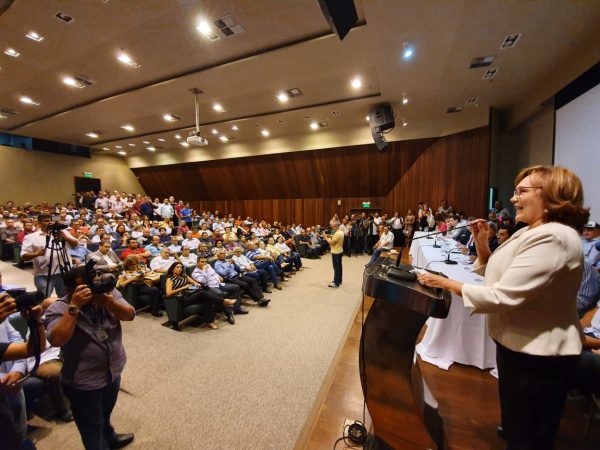 O encontro serviu para o pedido de apoio aos parlamentares para pautas municipalistas — Foto: Divulgação