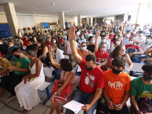 A cobrança em torno da governadora Fátima Bezerra tem sido mais incisiva por parte dos professores devido ao histórico da petista. — Foto: Lenilton Lima/Sinte/RN