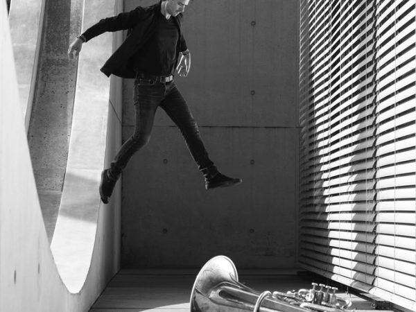 O francês, Thomas Leleu é considerado uma ‘estrela mundial da tuba’. — Foto: Camille Charlier
