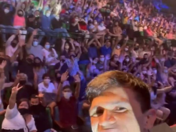 O show durou cerca de uma hora e por todo esse tempo Tiago Dionísio fez a plateia sorrir. — Foto: Reprodução/Instagram