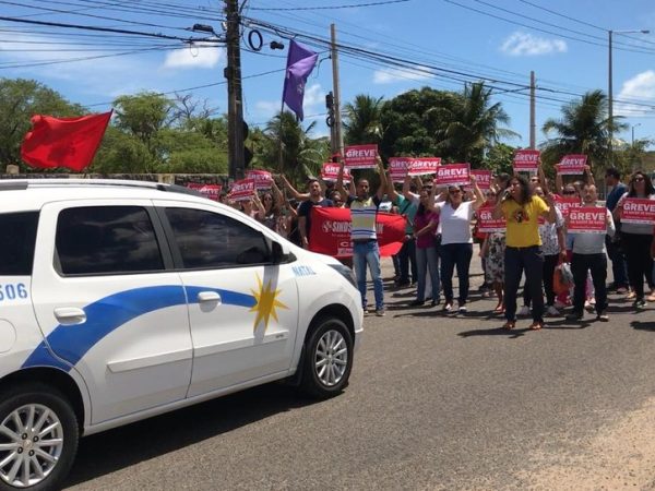 Em greve, servidores da saúde fazem protesto em frente a UPA em Natal — Foto: Quezia Oliveira/Inter TV Cabugi