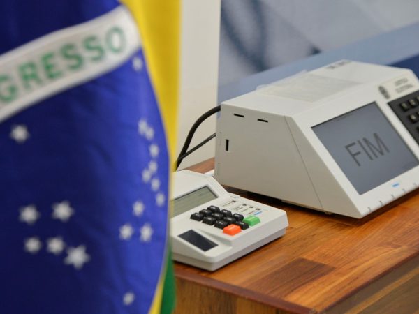 Lei dos Partidos Políticos determina o envio nos meses de abril e outubro (Foto: © José Cruz/Agência Brasil)