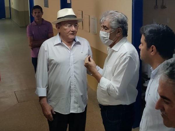 Vivaldo Costa visita Hospital Doutor Percílio Alves de Oliveira (Foto: Divulgação/Assessoria)