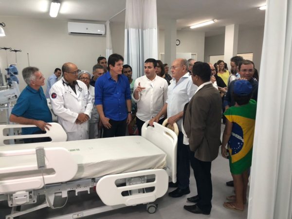 Vivaldo Costa estava acompanhado do médico Judas Tadeu e do prefeito de Jardim do Seridó, Amazan Silva (Foto: Divulgação)
