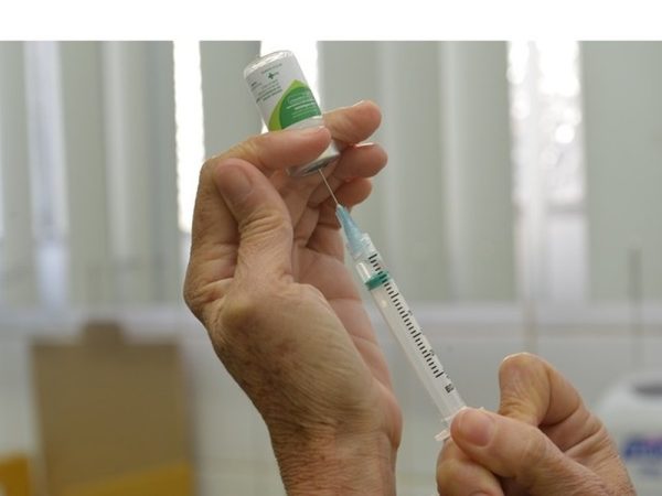 Vacinação contra gripe está aberta para toda a população a partir desta segunda-feira — Foto: Romero Mendonça/Secom