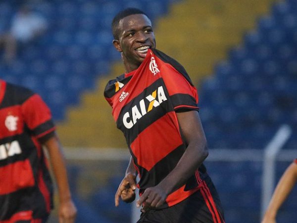 Vinicius Júnior fica no Fla até 2019, a princípio (Staff Images/Flamengo)