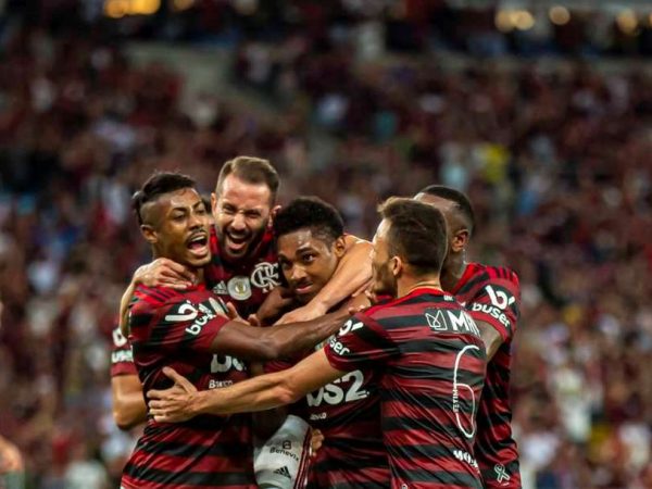 Flamengo lidera o Campeonato Brasileiro com 55 pontos — Foto: Marcelo Cortes/CRF