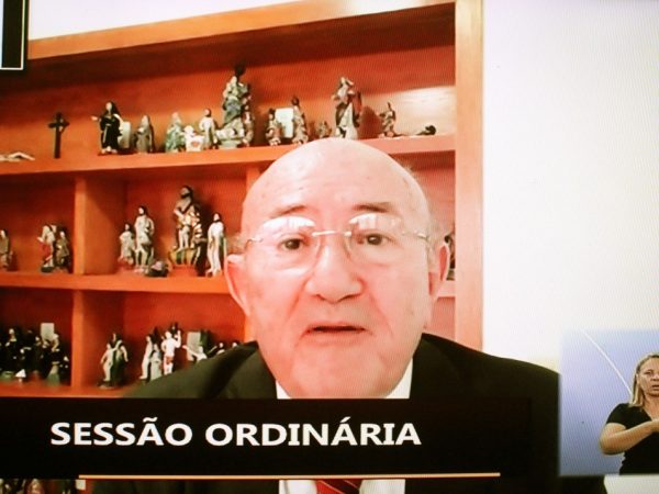 Vivaldo Costa falou dos números, ressaltando que o RN já contabiliza 814 mortes por coronavírus — Foto: Divulgação