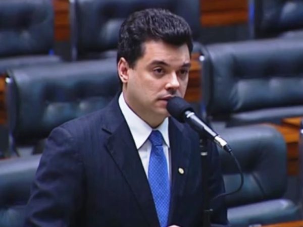 Deputado federal Walter Alves durante pronunciamento na Câmara (Foto: Reprodução)
