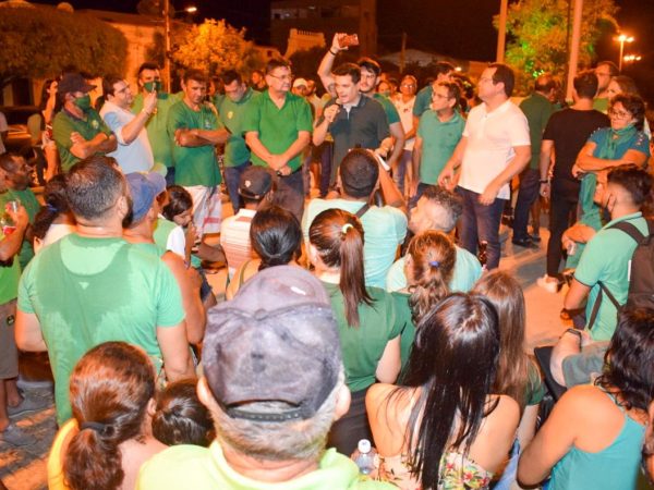 A coligação “São José do Seridó Levada a Sério” realizou arrastão e comício. — Foto: Divulgação