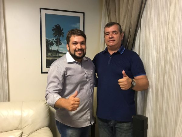 Wendell Xavier e o Brigadeiro Carlos Eduardo (Foto: Divulgação)